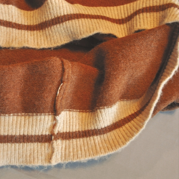 ⏰️3/$10 M/M Shein marron V neck sweater - Picture 6 of 7